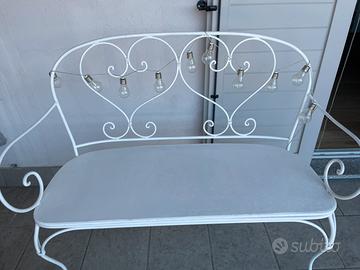 Panchina in metallo verniciata