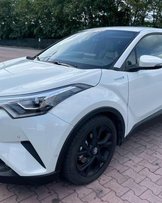 Toyota C-HR Hybrid 1.8 Lounge – Bianco Perla