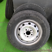 2 pneumatici usati Michelin Camping M+S con cerchi
