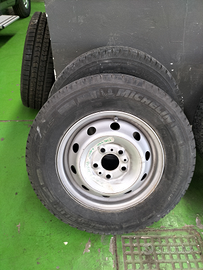 2 pneumatici usati Michelin Camping M+S con cerchi