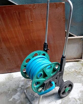 Carrello avvolgitubo con tubo