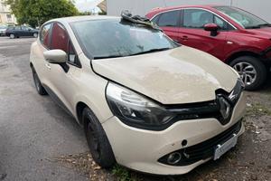 Renault Clio 1.5 Dci 75cv Incidentata