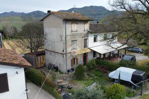 CASA SEMINDIPENDENTE A RIOLO TERME