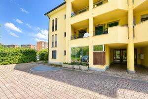 MONOLOCALE A USMATE VELATE