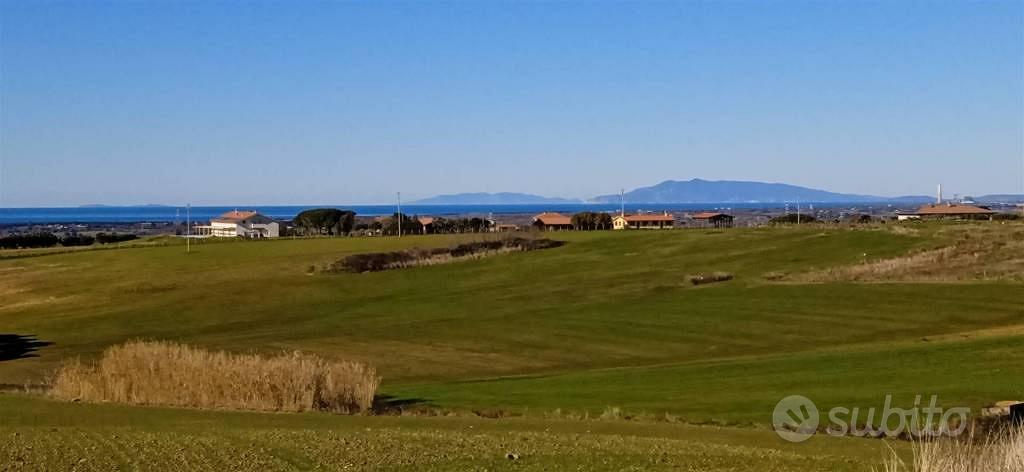 Rustico / Casale di 280 m² con più di 5 locali a T - Vista 3
