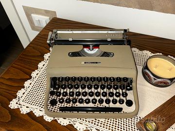 Olivetti Lettera 22L verde del 1950 scritta sbalzo