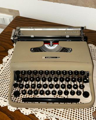 Olivetti Lettera 22L verde del 1950 scritta sbalzo