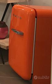 Minifrigo SMEG arancione vintage.