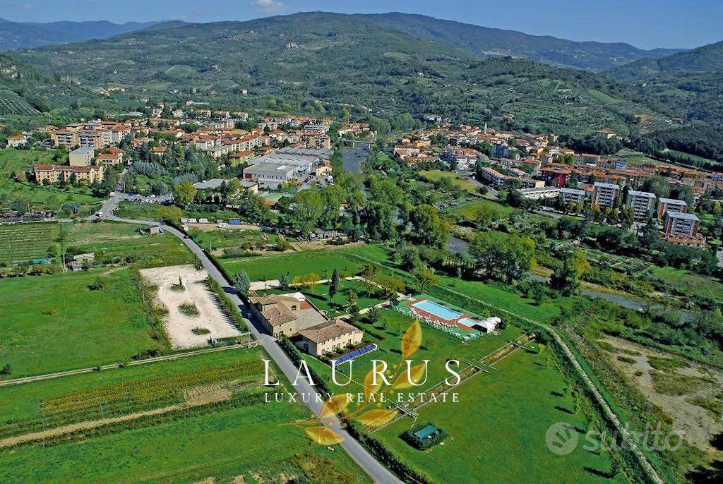Rustico / Casale di 1000 m² con più di 5 locali a - Vista 5