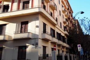 Pregiato appartamento con giardino in zona centro