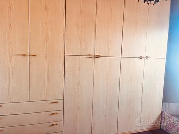 Armadio in legno a 6 ante