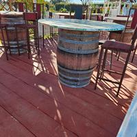 tavolo formato da botte con pianale 