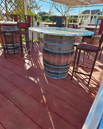 tavolo formato da botte con pianale 