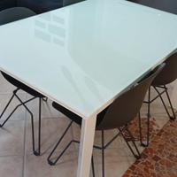 TAVOLO IN VETRO DA CUCINA