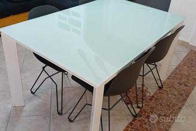 TAVOLO IN VETRO DA CUCINA