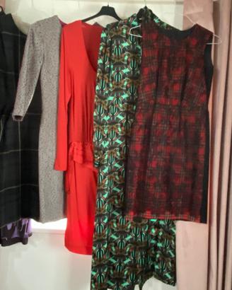 Vari capi di abbigliamento