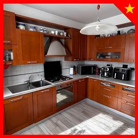 Cucina angolare completa di tutto