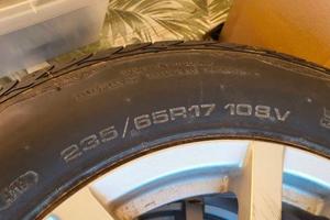 Cerchi in alluminio con pneumatici  R17 235/65