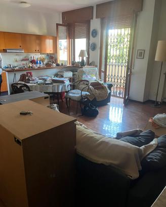 Apparatamento + cantina + box auto