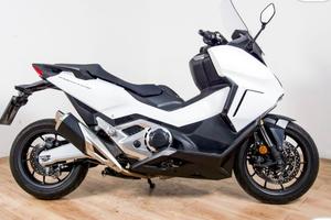 Honda Forza 750 DCT – 2023 – 18.000 km – Accessori