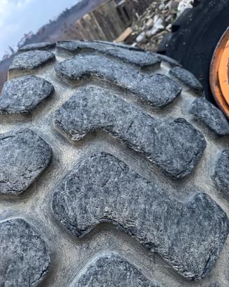 Gomme 20.5 R  25