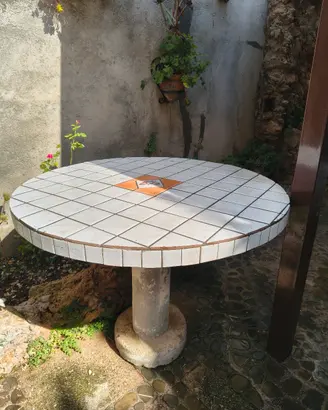 tavolo da esterno in cemento