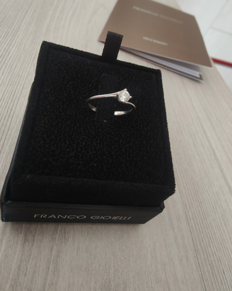 Anello solitario diamante oro