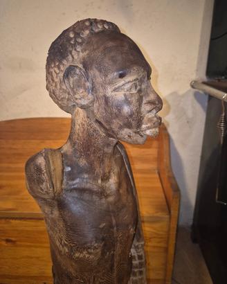 statua antica Africa cacciatore del togo