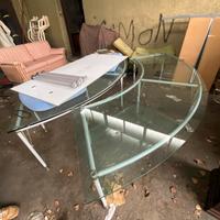 Scrivania curva in vetro