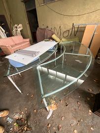 Scrivania curva in vetro