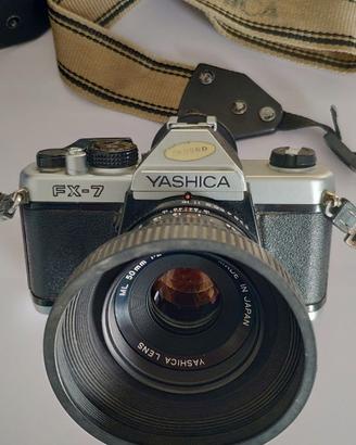 Fotocamera reflex 35 mm YASHICA + obiettivi (Yashi