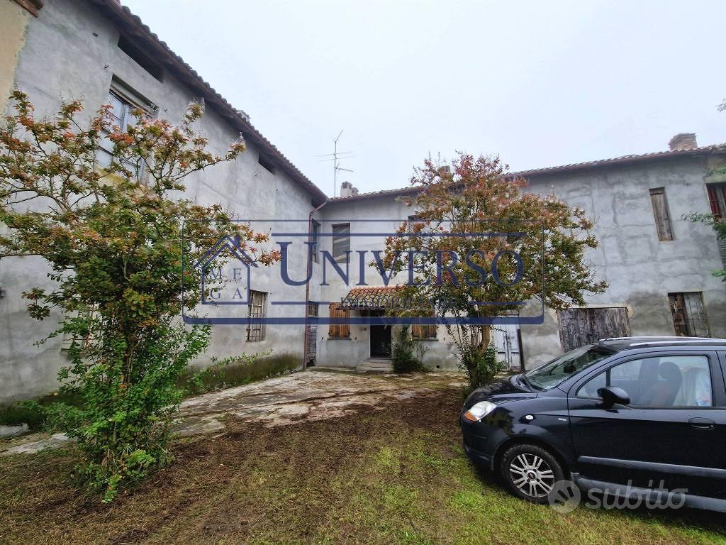 Rustico / Casale di 350 m² con più di 5 locali e b - Vista 4
