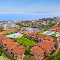 VILLA A SCHIERA D'ANGOLO A MONIGA DEL GARDA
