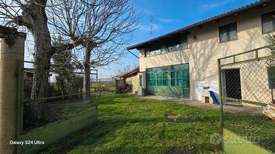 Milano 2 ore casa di campagna con orto
