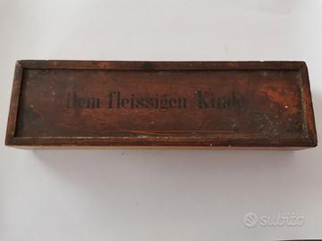 Antica scatola pastelli