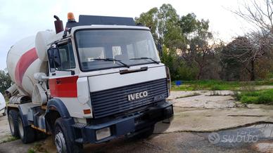 Autobetoniere iveco 330