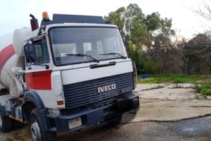 Autobetoniere iveco 330