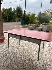 Tavolo in Formica con Piano rosso + 2 sedie