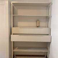 Scaffale con cassetti
