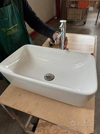 Lavabo con miscelatore