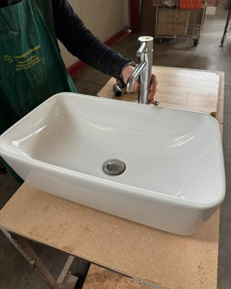 Lavabo con miscelatore