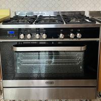 Cucina a gas DeLonghi con forno elettrico 90 cm