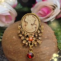 Spilla grande vintage cammeo in metallo 
