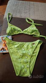 COSTUME 