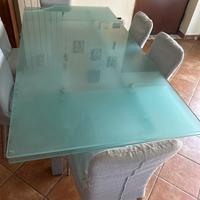 Tavolo in vetro allungabile