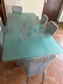 Tavolo in vetro allungabile