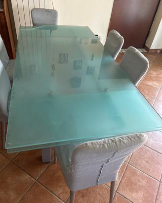 Tavolo in vetro allungabile