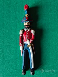 Scultura in legno artigianale carabiniere. 