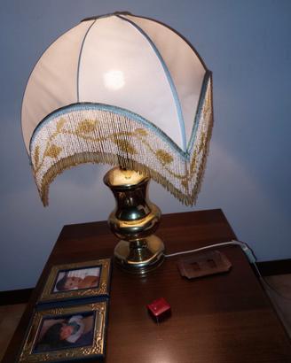 Abat-jour ottone con cupola stoffa e perline