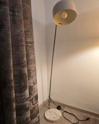 Lampada da terra in metallo oro con base in marmo